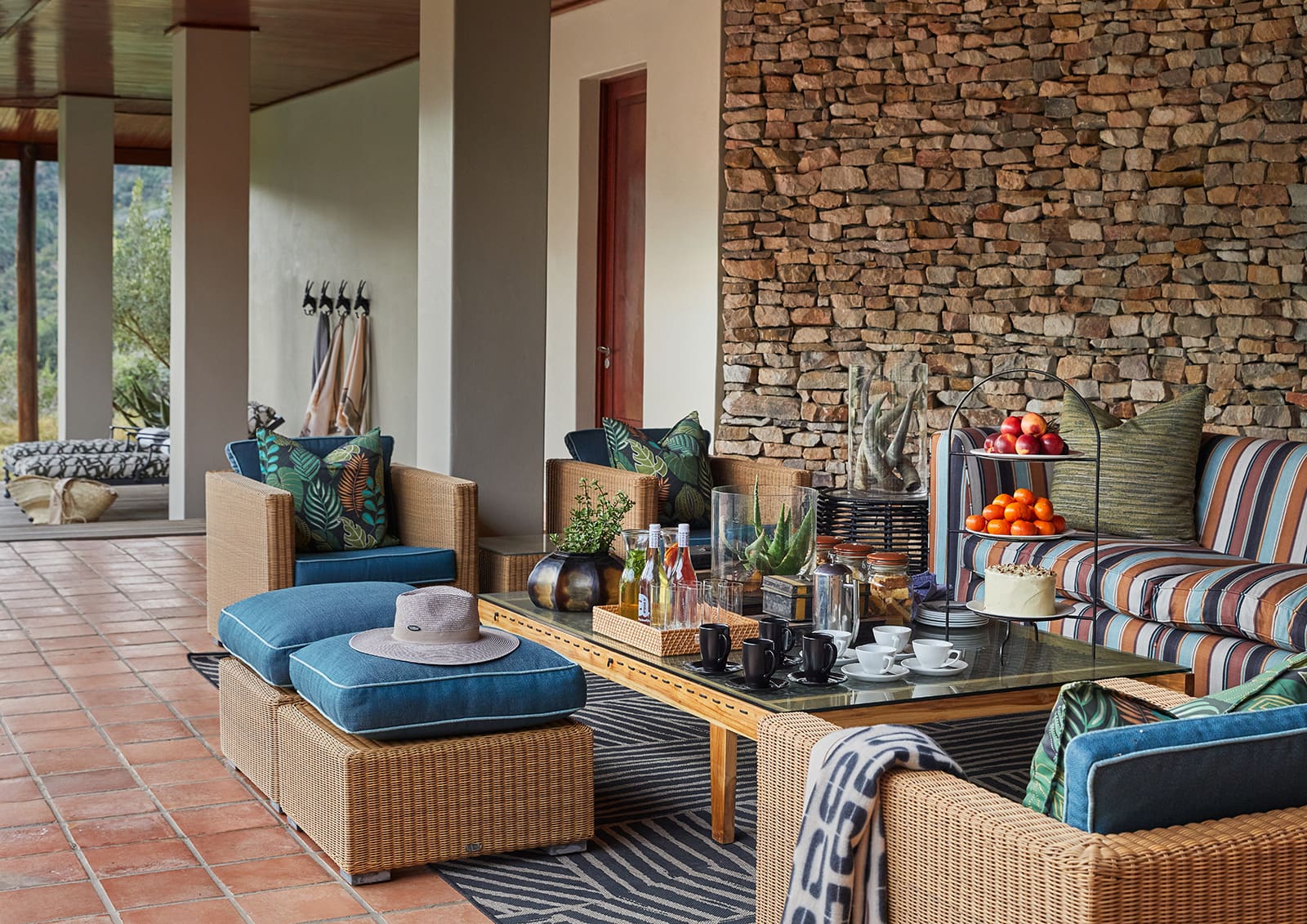 KWANDWE PRIVATE GAME RESERVE – Melton Manor – Central-courtyard-040