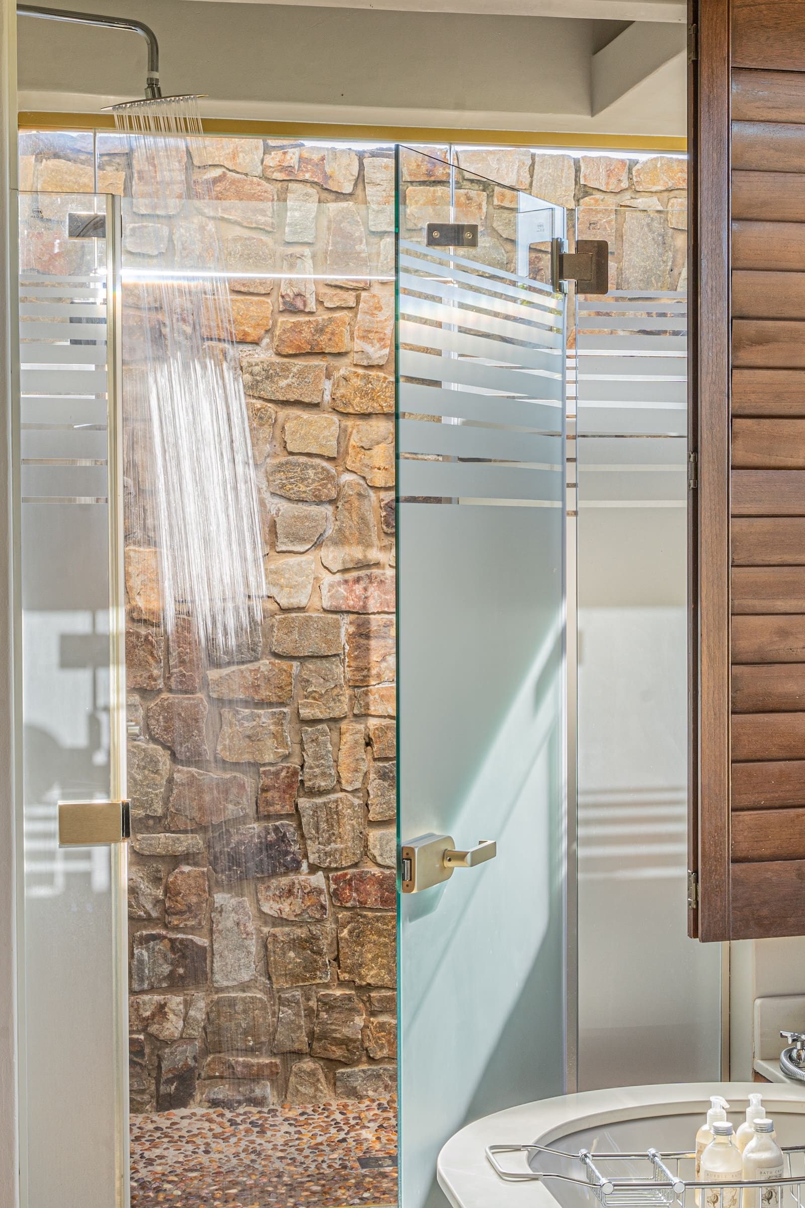 KWANDWE PRIVATE GAME RESERVE - Fort House - En-suite Bathroom - Shower 1